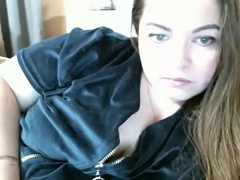cute  cherry online show from February 7, 10:30 pm
