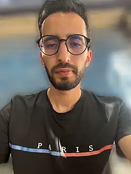 Snapshot of mamoubz chatting on April 10, 11:04 am mamoubz online show from April 10, 11:04 am