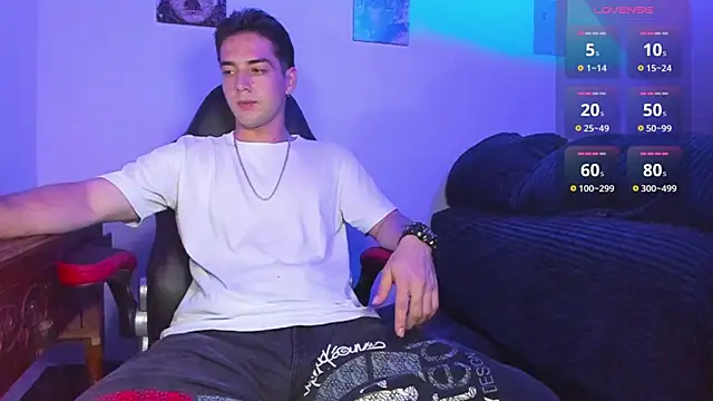 Snapshot of Alex_smith00 chatting on December 22, 3:00 am Alex smith00 online show from December 22, 3:00 am