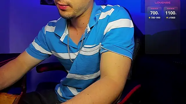 Snapshot of Alex_smith00 chatting on January 11, 1:37 am Alex smith00 online show from January 11, 1:37 am