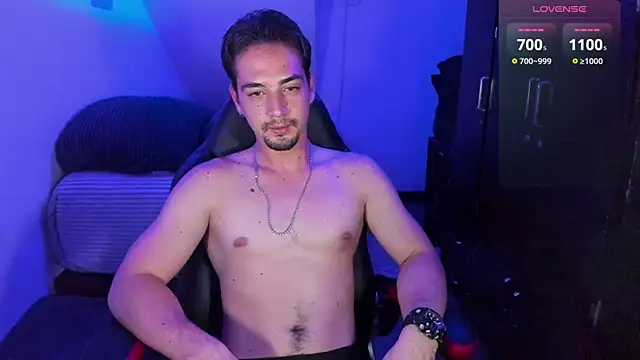 Snapshot of Alex_smith00 chatting on January 19, 4:12 am Alex smith00 online show from January 19, 4:12 am