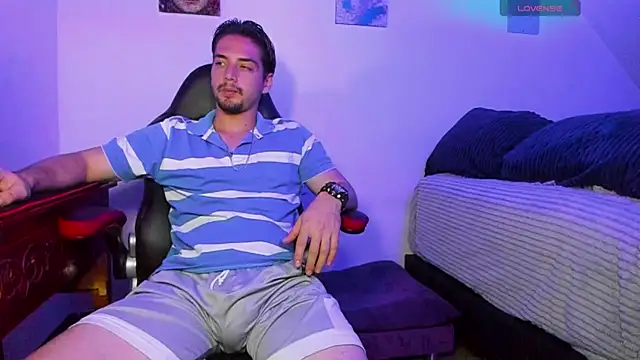 Snapshot of Alex_smith00 chatting on January 23, 1:19 am Alex smith00 online show from January 23, 1:19 am