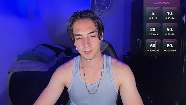 Snapshot of Alex_smith00 chatting on September 18, 7:27 pm Alex smith00 online show from September 18, 7:27 pm