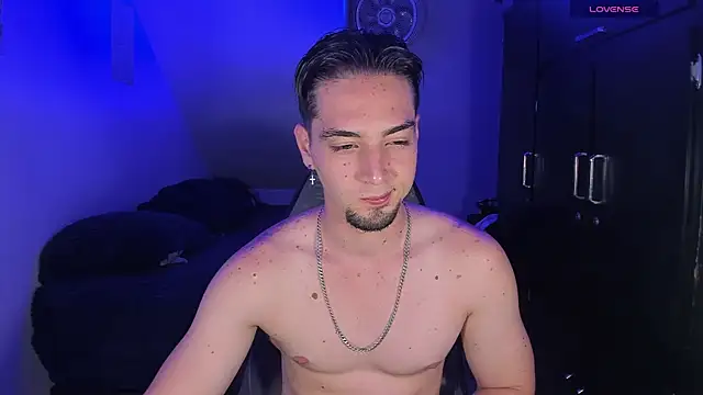 Snapshot of Alex_smith00 chatting on October 15, 10:43 pm Alex smith00 online show from October 15, 10:43 pm