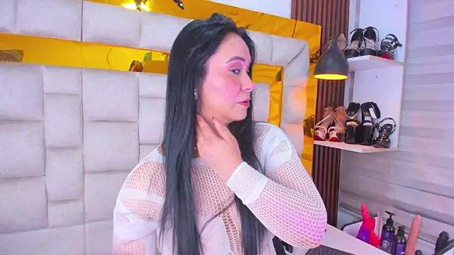 Snapshot of bigass_monic chatting on November 30, 4:05 am bigass monic online show from November 30, 4:05 am