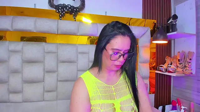 bigass monic online show from June 27, 3:00 am