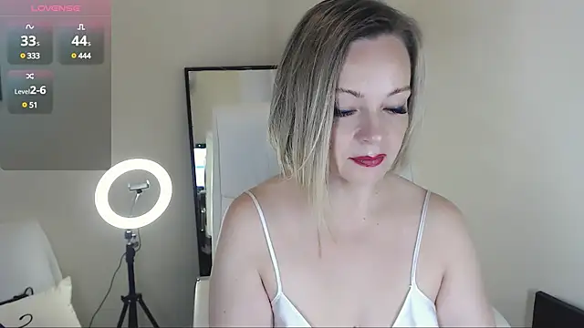 Tilly Eliot online show from January 27, 4:22 pm