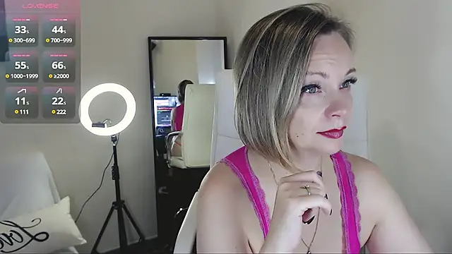 Tilly Eliot online show from February 4, 5:34 pm