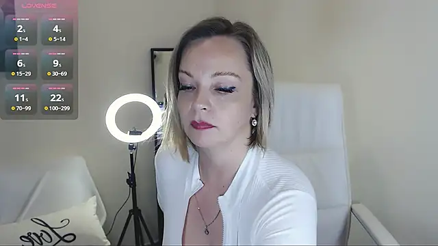 Tilly Eliot online show from February 4, 9:10 pm