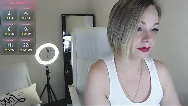 Tilly Eliot online show from February 18, 4:16 pm