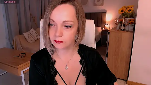 Snapshot of Tilly_Eliot chatting on July 22, 8:22 pm Tilly Eliot online show from July 22, 8:22 pm