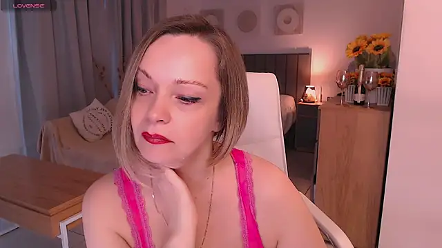 Snapshot of Tilly_Eliot chatting on July 25, 8:39 pm Tilly Eliot online show from July 25, 8:39 pm