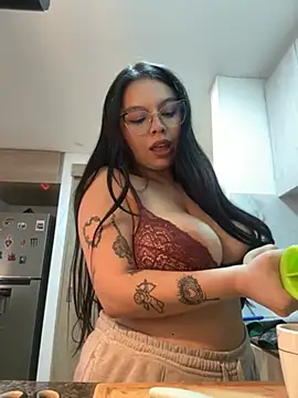 Snapshot of nathy_jones chatting on July 14, 6:24 pm nathy jones online show from July 14, 6:24 pm