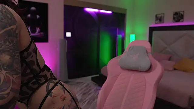 Snapshot of GirlGogo chatting on December 13, 9:20 pm GirlGogo online show from December 13, 9:20 pm