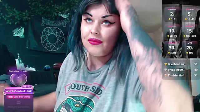 Snapshot of Psychobitch7 chatting on June 8, 10:37 am Psychobitch7 online show from June 8, 10:37 am