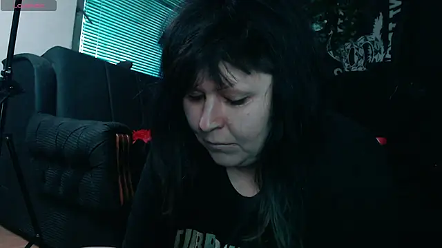 Snapshot of Psychobitch7 chatting on June 17, 6:27 am Psychobitch7 online show from June 17, 6:27 am