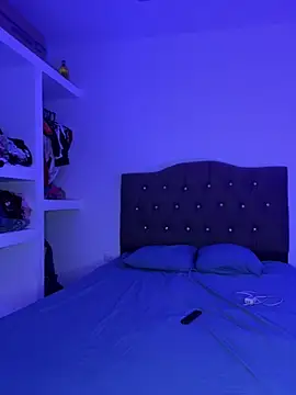 alysson 18 online show from April 29, 1:59 pm
