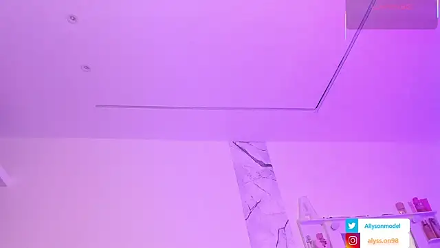 Snapshot of alysson_18 chatting on June 6, 2:11 pm alysson 18 online show from June 6, 2:11 pm
