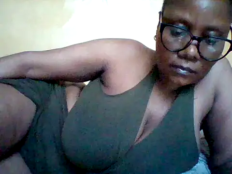 Snapshot of Africangal chatting on June 2, 8:27 am Africangal online show from June 2, 8:27 am