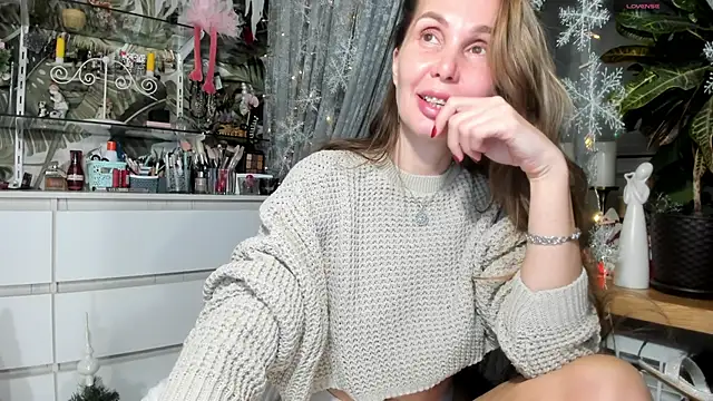 Snapshot of Aurora108 chatting on December 18, 11:08 pm Aurora108 online show from December 18, 11:08 pm