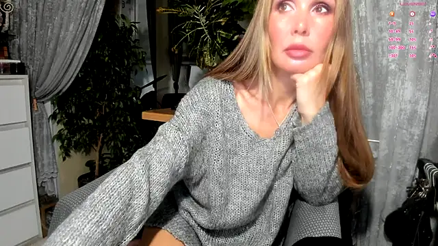 Snapshot of Aurora108 chatting on November 7, 10:54 pm Aurora108 online show from November 7, 10:54 pm