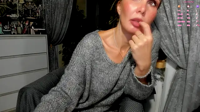 Snapshot of Aurora108 chatting on November 12, 5:35 pm Aurora108 online show from November 12, 5:35 pm