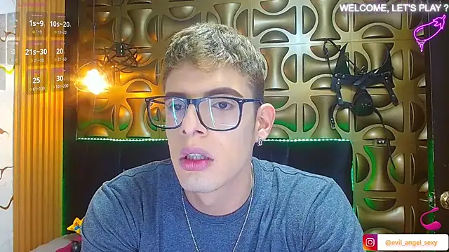 Snapshot of angel_sexyevil chatting on November 11, 12:27 pm angel sexyevil online show from November 11, 12:27 pm