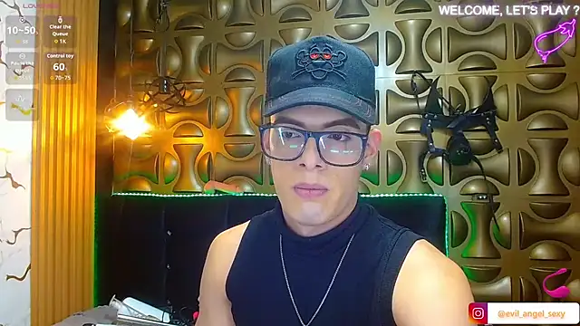 Snapshot of angel_sexyevil chatting on November 12, 12:38 pm angel sexyevil online show from November 12, 12:38 pm