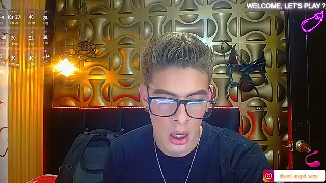 Snapshot of angel_sexyevil chatting on November 15, 12:23 pm angel sexyevil online show from November 15, 12:23 pm