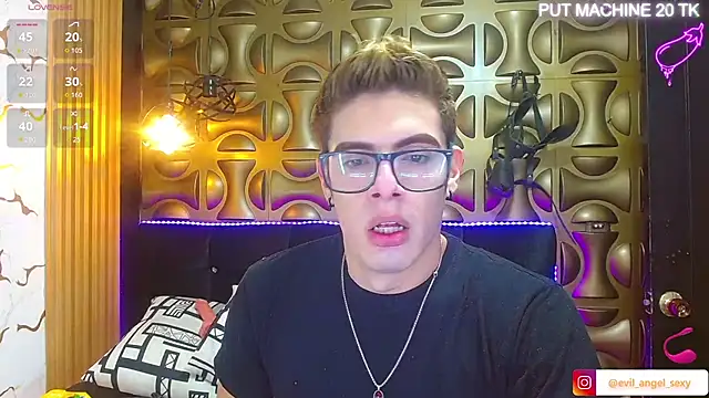 Snapshot of angel_sexyevil chatting on December 3, 12:25 pm angel sexyevil online show from December 3, 12:25 pm