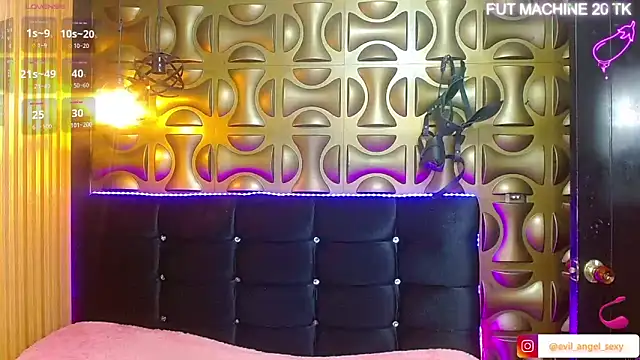 Snapshot of angel_sexyevil chatting on December 4, 12:14 pm angel sexyevil online show from December 4, 12:14 pm