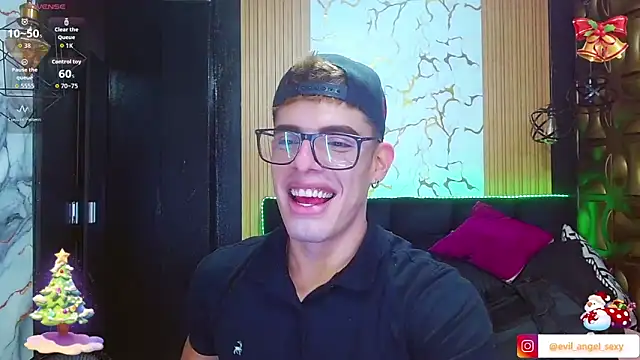 Snapshot of angel_sexyevil chatting on December 15, 12:20 pm angel sexyevil online show from December 15, 12:20 pm