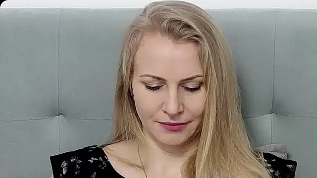 K  Adrienne online show from February 9, 6:50 am