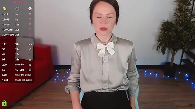 Snapshot of VickyGolden chatting on May 23, 5:23 am VickyGolden online show from May 23, 5:23 am