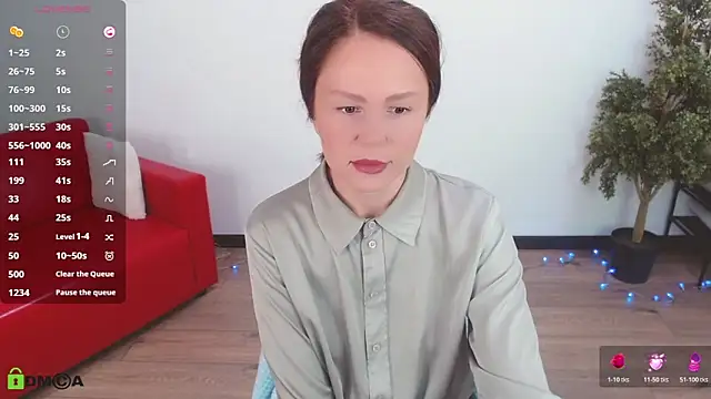 Snapshot of VickyGolden chatting on June 7, 5:33 am VickyGolden online show from June 7, 5:33 am