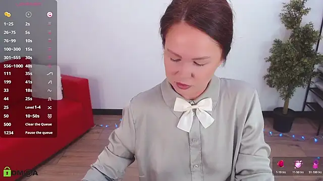 Snapshot of VickyGolden chatting on June 17, 5:21 am VickyGolden online show from June 17, 5:21 am