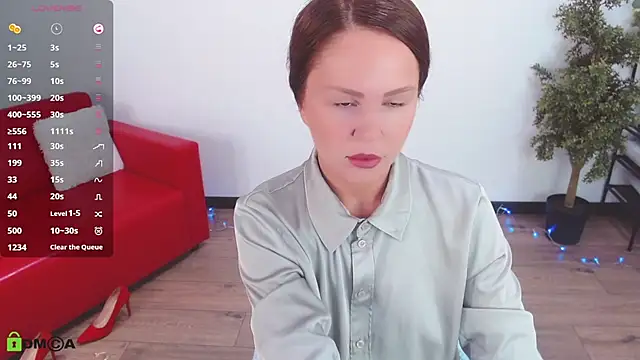 Snapshot of VickyGolden chatting on August 1, 5:18 am VickyGolden online show from August 1, 5:18 am