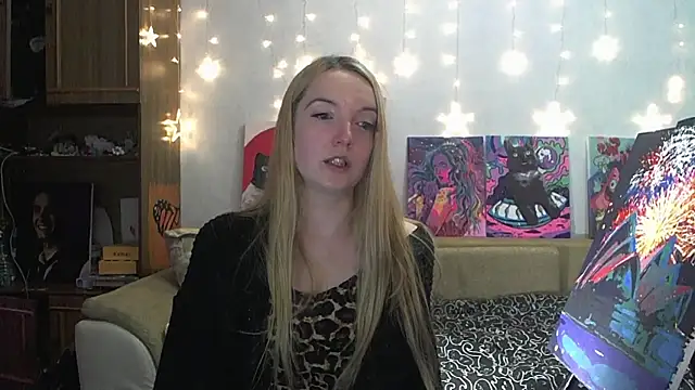 SecretSophia online show from December 14, 3:40 am