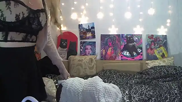 SecretSophia online show from January 4, 9:31 pm