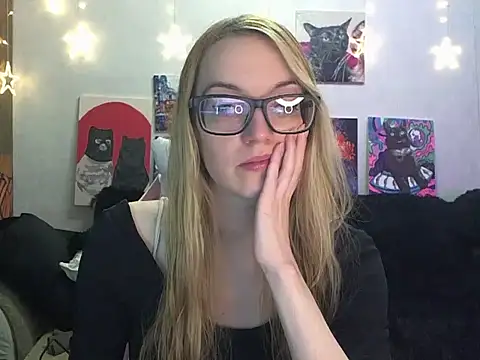 SecretSophia online show from December 4, 1:53 pm