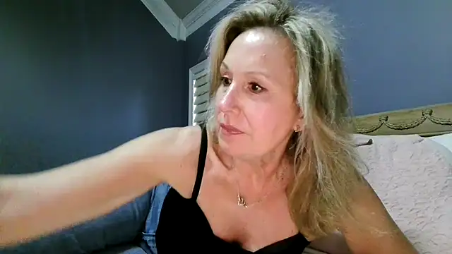 Lisaisluscious online show from April 29, 8:15 pm
