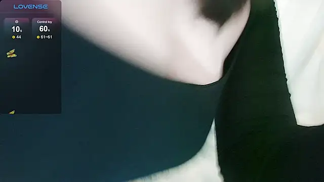 Snapshot of small_Eva chatting on December 4, 7:23 pm small Eva online show from December 4, 7:23 pm