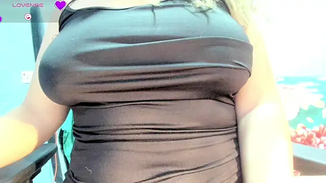 Snapshot of Tiffany_teressa chatting on October 26, 4:18 am Tiffany teressa online show from October 26, 4:18 am