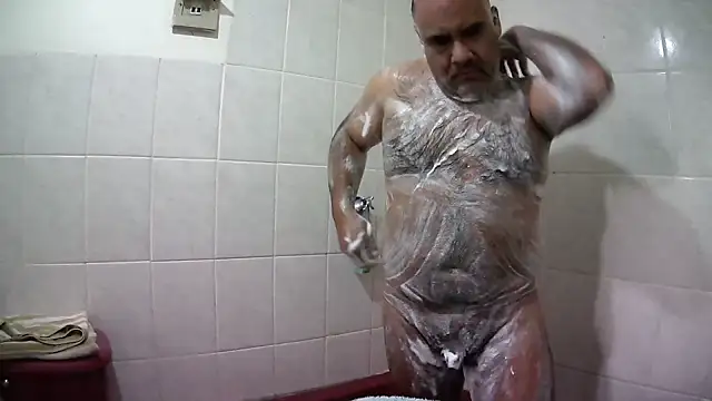 Snapshot of PhillDrake11 chatting on January 10, 8:43 pm PhillDrake11 online show from January 10, 8:43 pm