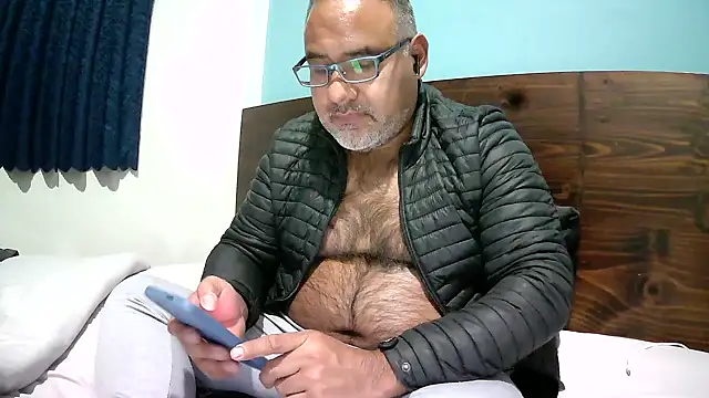 Snapshot of PhillDrake11 chatting on March 24, 11:54 pm PhillDrake11 online show from March 24, 11:54 pm