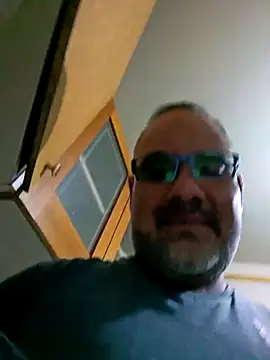 Snapshot of PhillDrake11 chatting on April 9, 12:21 am PhillDrake11 online show from April 9, 12:21 am