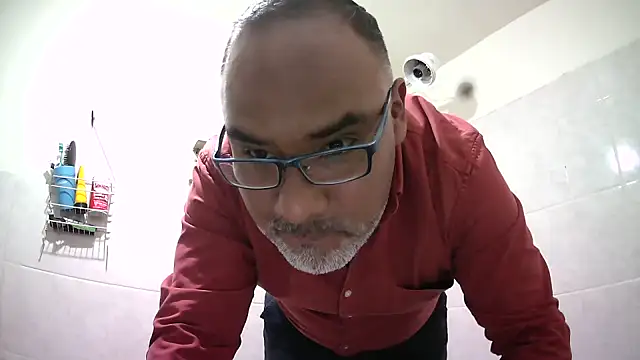 Snapshot of PhillDrake11 chatting on April 9, 11:43 pm PhillDrake11 online show from April 9, 11:43 pm