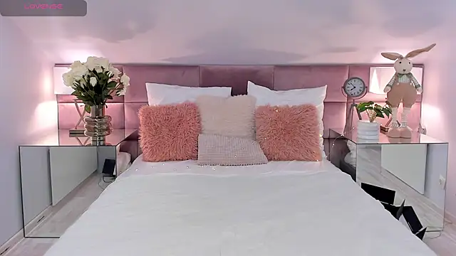 MiaMuse online show from April 28, 2:27 am