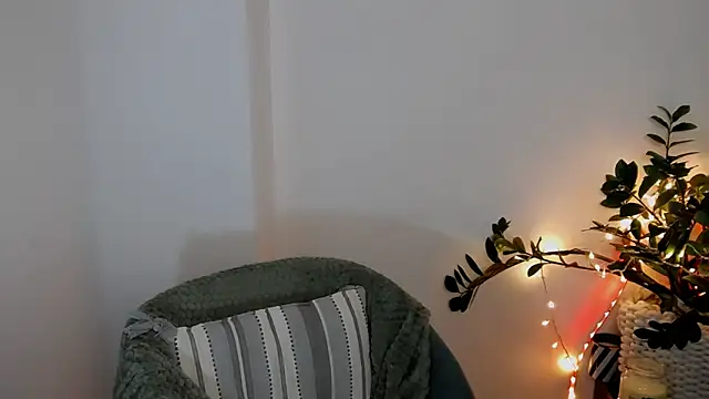 Xentthia online show from February 13, 6:05 pm