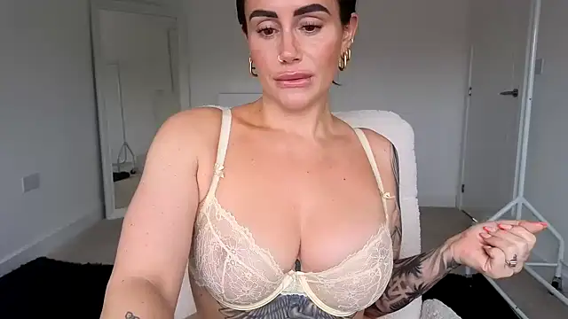 Snapshot of LibbyLoveHeartx chatting on July 13, 9:12 am LibbyLoveHeartx online show from July 13, 9:12 am